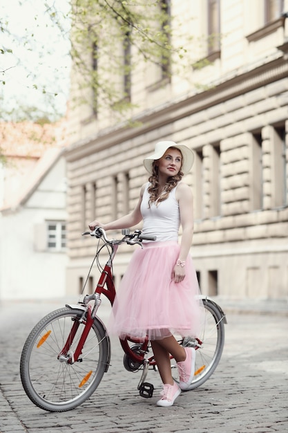 Mujer con bicicleta