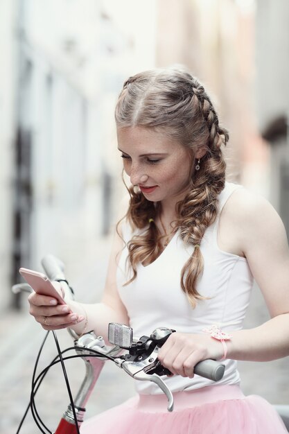 Mujer con bicicleta