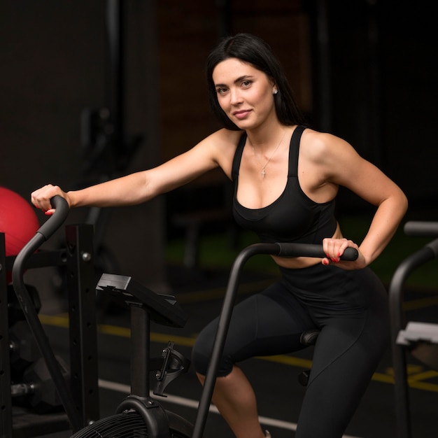 Mujer en bicicleta