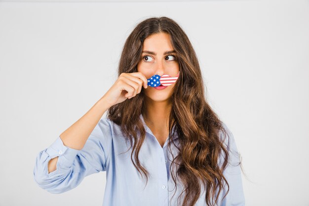 Mujer con bigotes de bandera de Estados Unidos