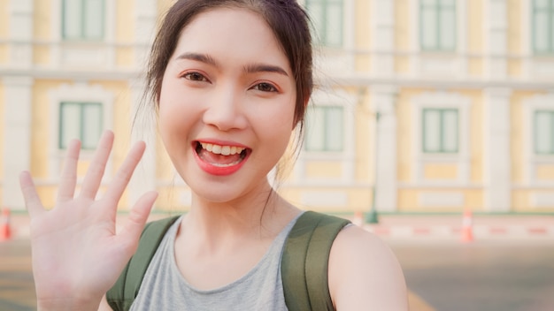 Mujer blogger asiática viaja en bangkok, tailandia