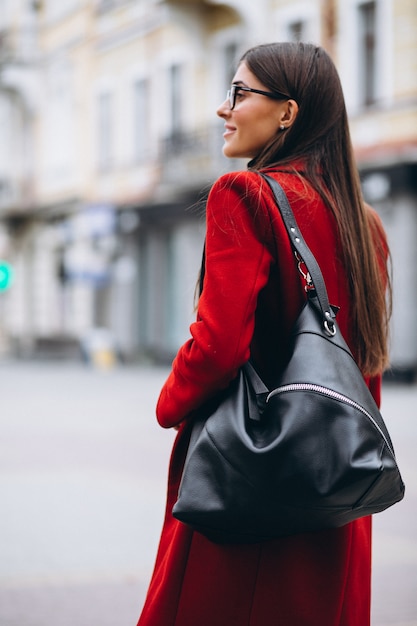 Mujer con bolsa