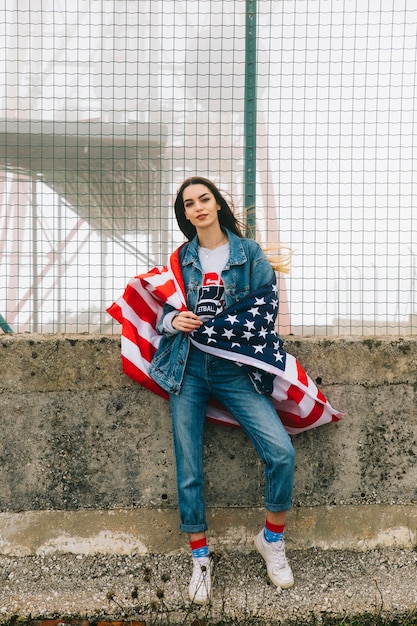 Mujer bonita en jeans