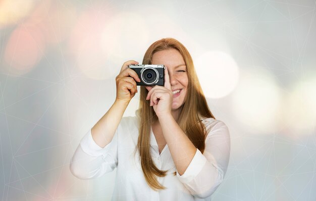 Mujer con una camara