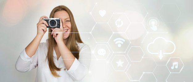 Mujer con una camara