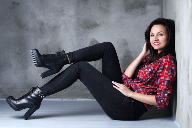 Mujer, en, camisa roja