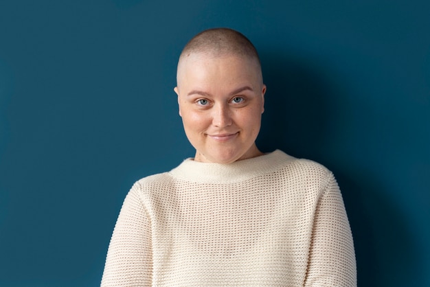 Mujer con cáncer de mama posando