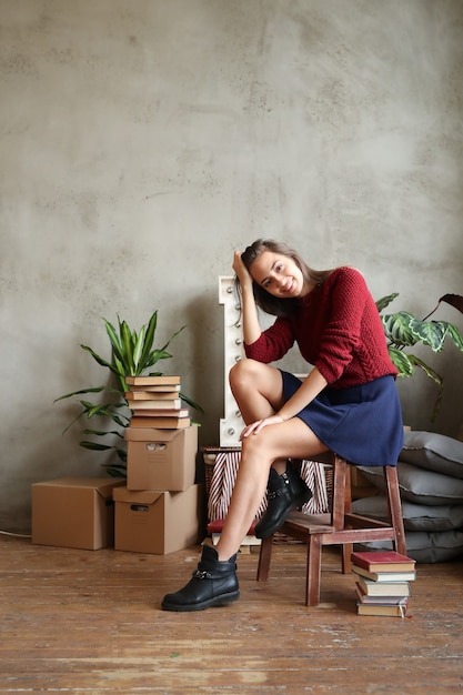 Mujer en casa nueva