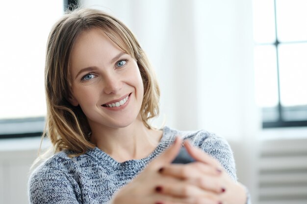 Mujer en casa