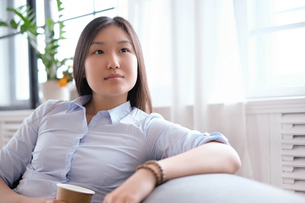 Mujer en casa