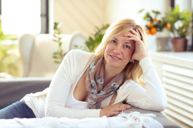 Mujer en casa