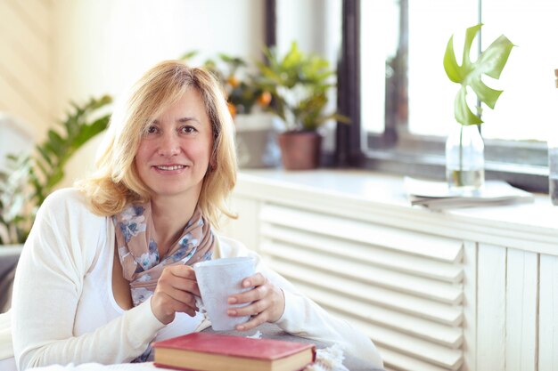 Mujer en casa