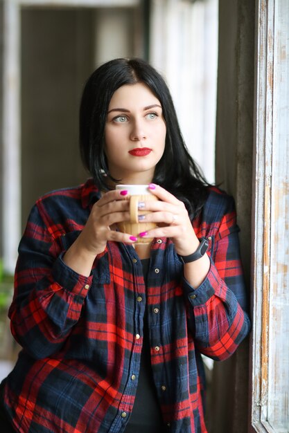 Mujer en casa