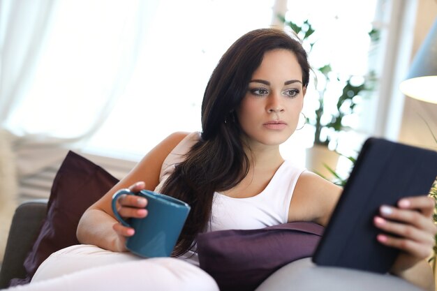 Mujer en casa