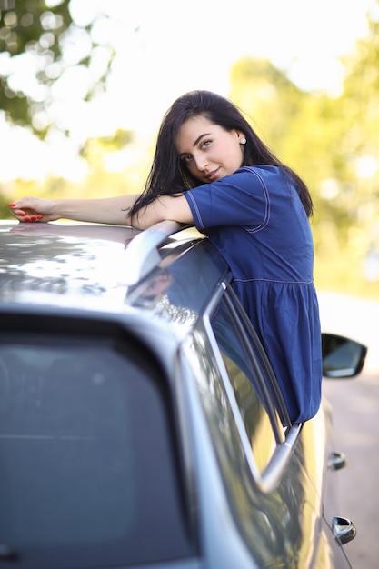 Mujer en un coche