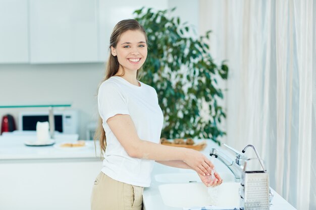 Mujer en la cocina