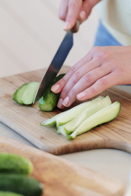 Mujer en la cocina