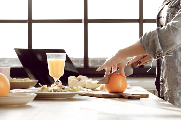 Mujer en cocina