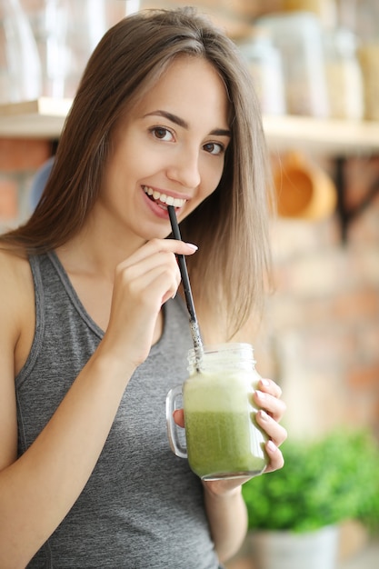 Mujer en la cocina