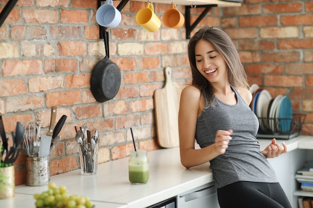 Mujer en la cocina