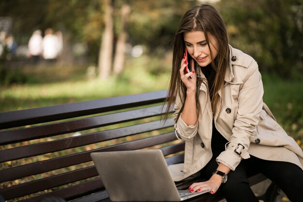 Mujer con computadora