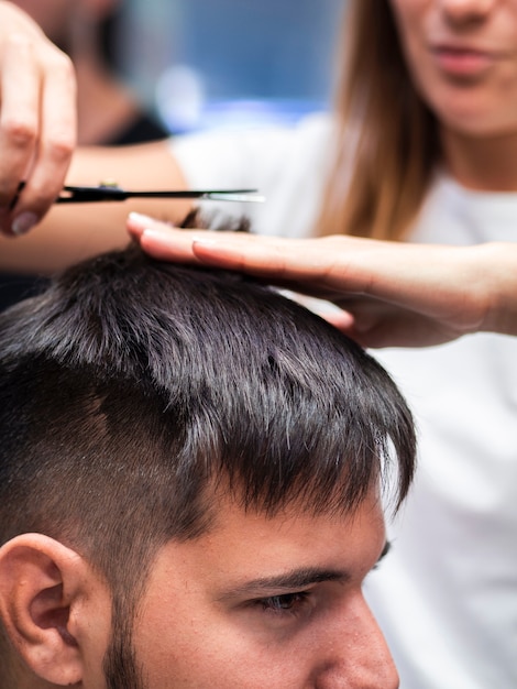 Mujer, corte, un, cliente, pelo