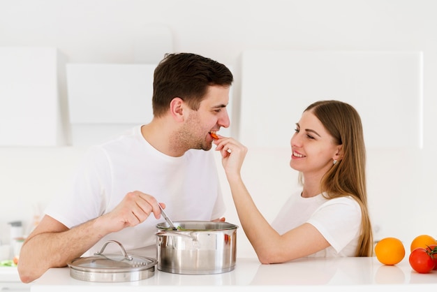 Mujer dando hombre al gusto