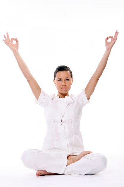 Mujer deporte haciendo ejercicio de yoga