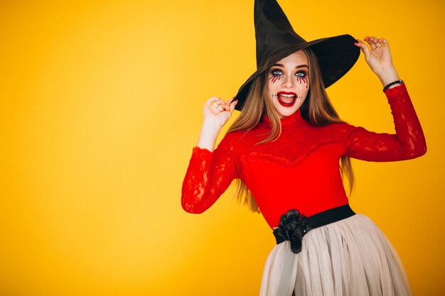 Mujer en un disfraz de halloween