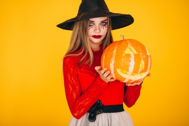 Mujer en un disfraz de halloween