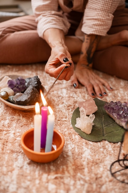 Foto gratuita mujer disfrutando de su ritual de relajación