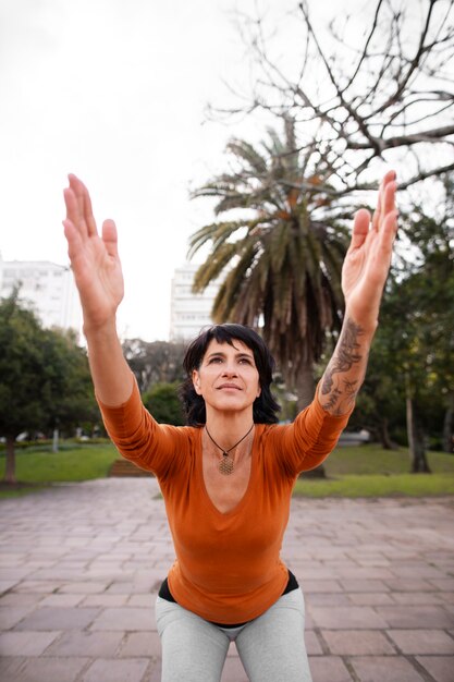 Mujer disfrutando de su ritual de relajación