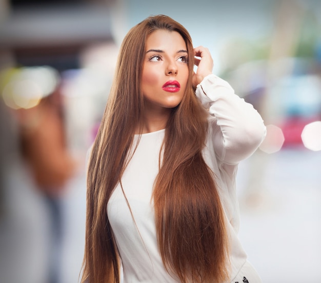 mujer elegante aislada