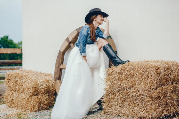 mujer elegante en un sombrero