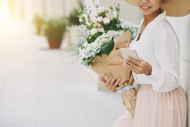 Mujer encantadora, verificar teléfono