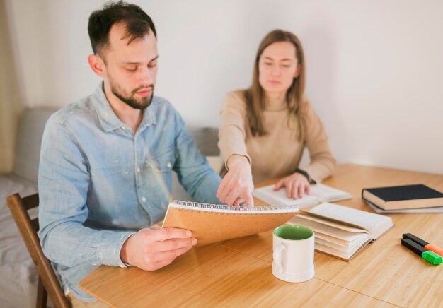 Mujer, enseñanza, hombre, en casa