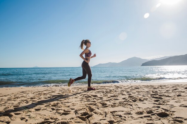 Mujer en entrenamiento de verano