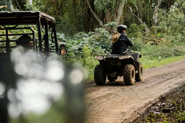 Mujer, equitación, atv, en, hawai