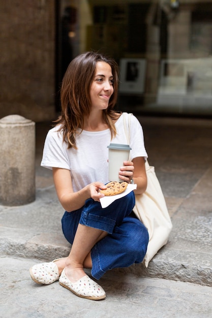 Mujer con un estilo de vida sostenible