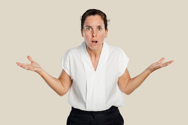 Mujer en expresión de la cara de shock