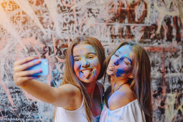 mujer femenina verano azul brillante