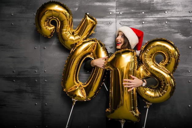 Mujer en una fiesta de año nuevo