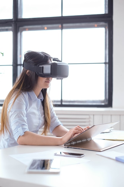 Mujer con gafas vr