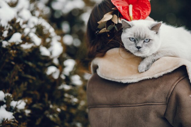 mujer con gato