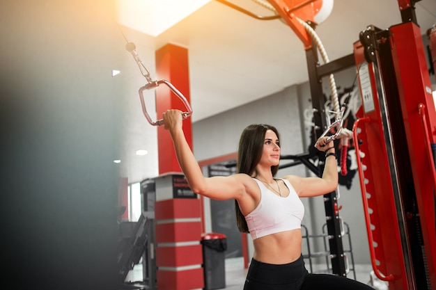 Mujer en el gimnasio