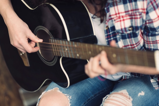 Mujer con guitarra