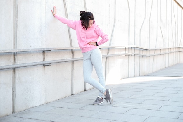 mujer haciendo deportes al aire libre