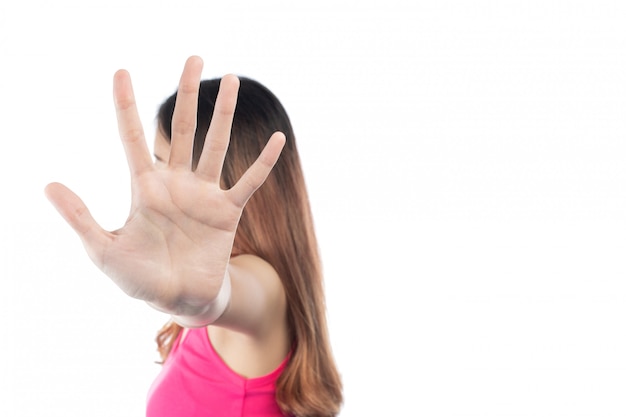 Foto gratuita mujer haciendo gesto de parada con su mano.