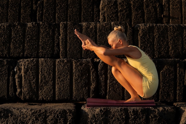 Mujer hermosa, hacer, yoga