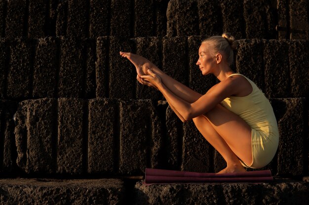 Mujer hermosa, hacer, yoga